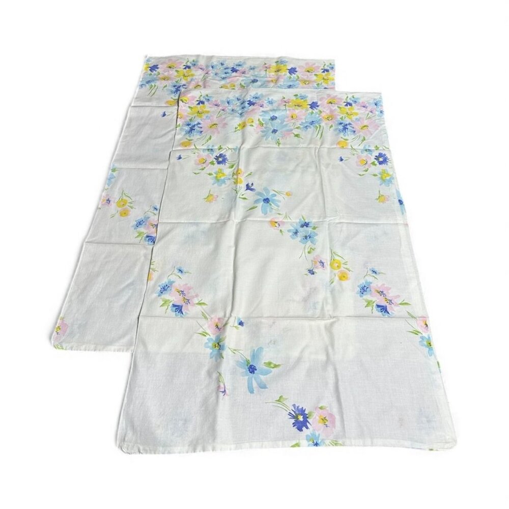 Vintage 60s 70s Floral Pillowcases Set Of 2 Cottagecore Bedding 20" x 30"